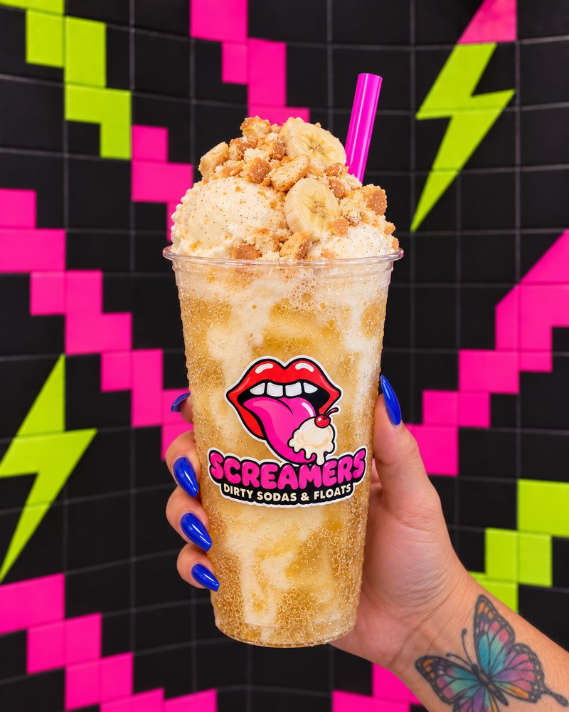 Banana Puddin&rsquo; float topped with vanilla bean ice cream, banana slices and vanilla wafer crumble in a Screamers cup